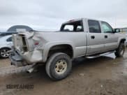 ✅ 2004 Chevrolet Silverado 2500HD LS • VIN: 1GCHK23U64F150771 • Lot: 87114365. Wystawiony na Copart z przebiegiem Nie podano. Bezpłatny archiwum sprzedaży aukcyjnych z USA i szczegółowy raport historii pojazdu na DreamBid. Zdjęcie 3.