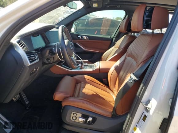 ✅ 2021 BMW X5 sDrive40i • VIN: 5UXCR4C08M9E56742 • Lot: 49245215. Wystawiony na Copart z przebiegiem 45 014 mil. Bezpłatny archiwum sprzedaży aukcyjnych z USA i szczegółowy raport historii pojazdu na DreamBid. Zdjęcie 7.