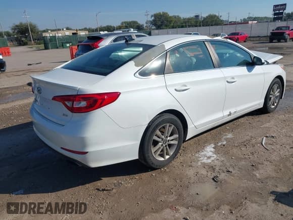 ✅ 2016 Hyundai Sonata Eco • VIN: 5NPE24AA1GH408745 • Lot: 43461675. Listed on IAAI with 171,833 mi. Free auction sales archive from the USA and detailed vehicle history report at DreamBid. Image 4.