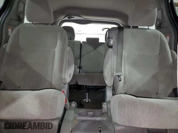✅ 2017 Toyota Sienna LE • VIN: 5TDKZ3DC6HS828759 • Lot: 90684805. Listed on Copart with 129,618 mi. Free auction sales archive from the USA and detailed vehicle history report at DreamBid. Image 10.