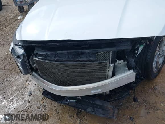 ✅ 2022 Hyundai Santa Fe SE • VIN: 5NMS14AJ9NH442383 • Lot: 41498596. Listed on IAAI with Not provided. Free auction sales archive from the USA and detailed vehicle history report at DreamBid. Image 12.