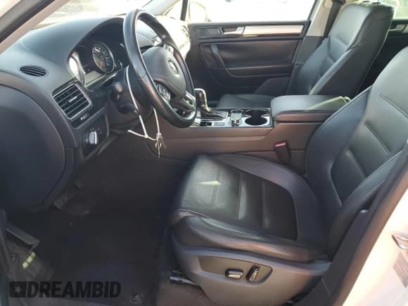 ✅ 2013 Volkswagen Touareg Sport • VIN: WVGEF9BP6DD009783 • Lot: 93393505. Listed on Copart with 104,656 mi. Free auction sales archive from the USA and detailed vehicle history report at DreamBid. Image 7.