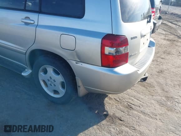 ✅ 2005 Toyota Highlander • VIN: JTEEP21A450117930 • Lot: 43654585. Wystawiony na IAAI z przebiegiem 297 941 mil. Bezpłatny archiwum sprzedaży aukcyjnych z USA i szczegółowy raport historii pojazdu na DreamBid. Zdjęcie 6.