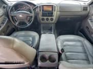 ✅ 2005 Ford Explorer XLT • VIN: 1FMZU73W85UA38320 • Лот: 96279505. Опубликован ранее на Copart с пробегом 223 408 миль. Бесплатный доступ к архиву аукционных продаж из США и подробный отчёт об истории автомобиля на DreamBid. Изображение 8.