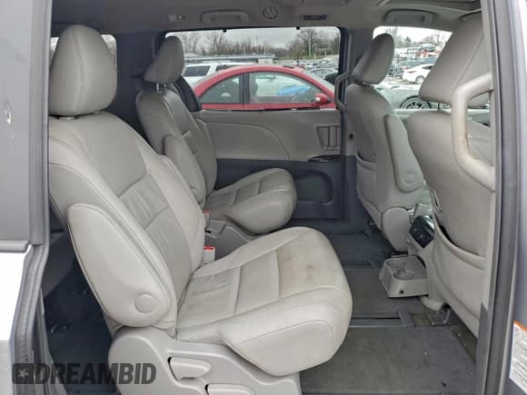 ✅ 2015 Toyota Sienna XLE • VIN: 5TDDK3DC7FS097625 • Lot: 93702315. Wystawiony na Copart z przebiegiem 172 660 mil. Bezpłatny archiwum sprzedaży aukcyjnych z USA i szczegółowy raport historii pojazdu na DreamBid. Zdjęcie 11.