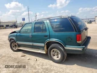 ✅ 1997 Chevrolet Blazer LS • VIN: 1GNCS13W3V2240627 • Lot: 67757765. Wystawiony na Copart z przebiegiem 218 953 mil. Bezpłatny archiwum sprzedaży aukcyjnych z USA i szczegółowy raport historii pojazdu na DreamBid. Zdjęcie 2.