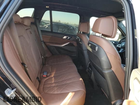 ✅ 2024 BMW X5 M60i • VIN: 5UX33EU03R9U82028 • Lot: 49480305. Wystawiony na Copart z przebiegiem 35 747 mil. Bezpłatny archiwum sprzedaży aukcyjnych z USA i szczegółowy raport historii pojazdu na DreamBid. Zdjęcie 11.