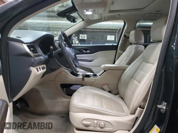 ✅ 2021 GMC Acadia Denali • VIN: 1GKKNXLS0MZ123223 • Lot: 90009155. Wystawiony na Copart z przebiegiem 86 178 mil. Bezpłatny archiwum sprzedaży aukcyjnych z USA i szczegółowy raport historii pojazdu na DreamBid. Zdjęcie 7.