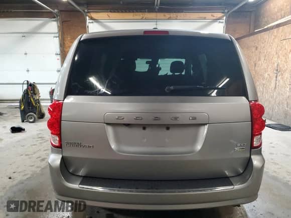 2018 Dodge Grand Caravan SXT z VIN 2C4RDGCG0JR205709, wystawiony jako Copart lot #90036005 z przebiegiem 83 321 mil mil oraz Szkoda całkowita • Salvage title. Historia ofert i sprzedaży dostępna na DreamBid. Obrazek 6.