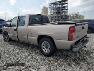 ✅ 2005 Chevrolet Silverado 1500 LS • VIN: 2GCEC19V051204004 • Lot: 71098384. Wystawiony na Copart z przebiegiem 220 150 mil mil. Skorzystaj z bezpłatnego archiwum sprzedaży aukcyjnych z USA i zobacz szczegółowy raport historii pojazdu na DreamBid. Zdjęcie 2.