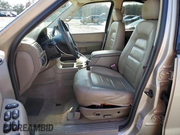 ✅ 2005 Ford Explorer XLT • VIN: 1FMZU73W55UA75339 • Lot: 52194005. Wystawiony na Copart z przebiegiem 74 324 mil. Bezpłatny archiwum sprzedaży aukcyjnych z USA i szczegółowy raport historii pojazdu na DreamBid. Zdjęcie 7.