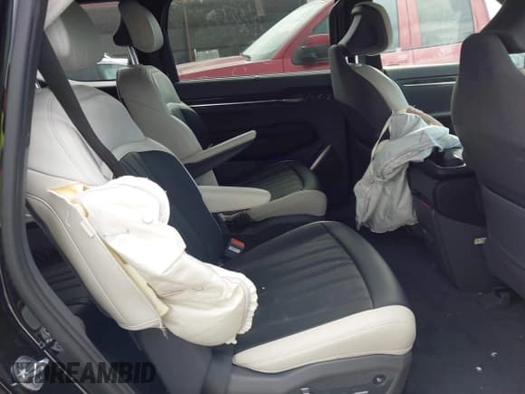 ✅ 2024 Kia EV9 GT-Line • VIN: KNDAEFS50R6034239 • Lot: 42683517. Wystawiony na IAAI z przebiegiem 5 709 mil. Bezpłatny archiwum sprzedaży aukcyjnych z USA i szczegółowy raport historii pojazdu na DreamBid. Zdjęcie 8.