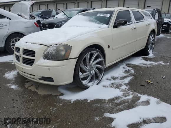 2005 Dodge Magnum SE с VIN 2D4FV48V85H571020, выставлен на аукционе Copart как лот 45716815 с пробегом 170 599 миль миль и Списание • Salvage title. История ставок и продаж доступна на DreamBid. Изображение 1.