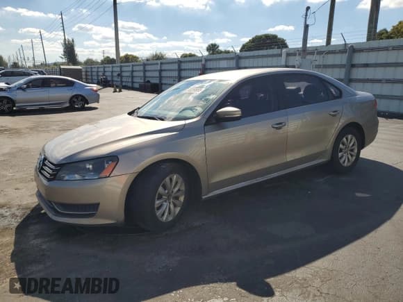 ✅ 2015 Volkswagen Passat S • VIN: 1VWAS7A32FC021405 • Lot: 93259955. Listed on Copart with 142,165 mi. Free auction sales archive from the USA and detailed vehicle history report at DreamBid. Image 1.