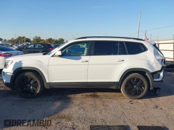✅ 2025 Volkswagen Atlas SE • VIN: 1V2JR2CA2SC513129 • Lot: 43617423. Listed on IAAI with 12,914 mi. Free auction sales archive from the USA and detailed vehicle history report at DreamBid. Image 14.