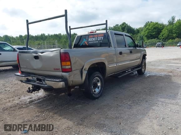 ✅ 2002 GMC Sierra 2500HD SLE • VIN: 1GTHC23G32F248838 • Lot: 42445749. Listed on IAAI with 247,026 mi. Free auction sales archive from the USA and detailed vehicle history report at DreamBid. Image 4.