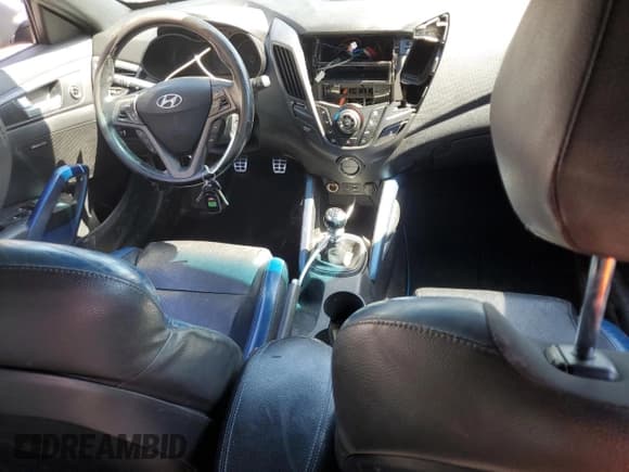 ✅ 2016 Hyundai Veloster Turbo Rally Edition • VIN: KMHTC6AE1GU263047 • Lot: 47547215. Wystawiony na Copart z przebiegiem 131 304 mil. Bezpłatny archiwum sprzedaży aukcyjnych z USA i szczegółowy raport historii pojazdu na DreamBid. Zdjęcie 8.