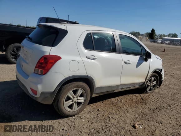 ✅ 2022 Chevrolet Trax LS • VIN: KL7CJNSM5NB514958 • Лот: 81867715. Опубликован ранее на Copart с пробегом 59 404 миль. Бесплатный доступ к архиву аукционных продаж из США и подробный отчёт об истории автомобиля на DreamBid. Изображение 3.