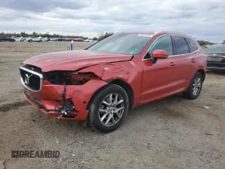 ✅ 2019 Volvo XC60 Momentum • VIN: LYV102DK7KB223427 • Лот: 89854605. Опубликован ранее на Copart с пробегом 93 298 миль. Бесплатный доступ к архиву аукционных продаж из США и подробный отчёт об истории автомобиля на DreamBid. Изображение 1.