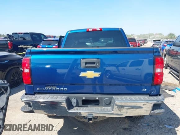 ✅ 2018 Chevrolet Silverado 1500 LT • VIN: 3GCPCREC7JG356648 • Lot: 43140800. Wystawiony na IAAI z przebiegiem Nie podano. Bezpłatny archiwum sprzedaży aukcyjnych z USA i szczegółowy raport historii pojazdu na DreamBid. Zdjęcie 15.