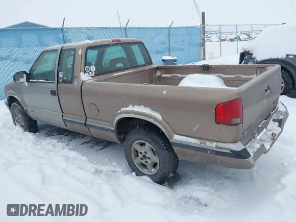 1997 Chevrolet S-10 LS with VIN 1GCDT19X9V8194924, listed as a IAAI auction lot 41456293 with 151,839 mi miles and . Bid and sale history available at DreamBid. Image 3.