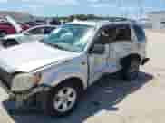 2010 Mercury Mariner z VIN 4M2CN8B75AKJ13322, wystawiony jako IAAI lot #42832064 z przebiegiem 205 074 mil mil oraz . Historia ofert i sprzedaży dostępna na DreamBid. Obrazek 6.