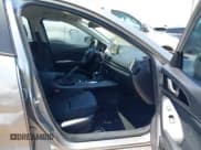 ✅ 2015 Mazda 3 i Sport • VIN: 3MZBM1U75FM164647 • Lot: 42944630. Wystawiony na IAAI z przebiegiem 138 463 mil. Bezpłatny archiwum sprzedaży aukcyjnych z USA i szczegółowy raport historii pojazdu na DreamBid. Zdjęcie 5.