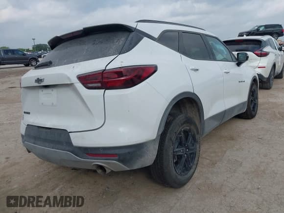 ✅ 2024 Chevrolet Blazer LT • VIN: 3GNKBDR43RS210038 • Lot: 42144722. Listed on IAAI with 10,862 mi. Free auction sales archive from the USA and detailed vehicle history report at DreamBid. Image 4.