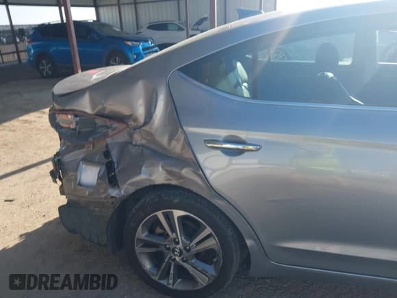 ✅ 2017 Hyundai Elantra SE • VIN: 5NPD84LF4HH080953 • Lot: 43291098. Listed on IAAI with 152,760 mi. Free auction sales archive from the USA and detailed vehicle history report at DreamBid. Image 6.