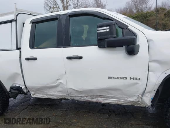 ✅ 2024 Chevrolet Silverado 2500HD Work Truck • VIN: 1GC2YLE72RF198079 • Lot: 41586127. Wystawiony na IAAI z przebiegiem 9 934 mil. Bezpłatny archiwum sprzedaży aukcyjnych z USA i szczegółowy raport historii pojazdu na DreamBid. Zdjęcie 14.