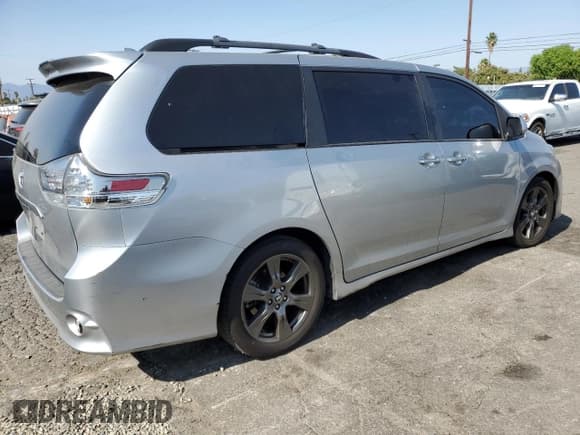 ✅ 2020 Toyota Sienna SE • VIN: 5TDXZ3DC9LS051833 • Lot: 71792145. Listed on Copart with 71,465 mi. Free auction sales archive from the USA and detailed vehicle history report at DreamBid. Image 3.