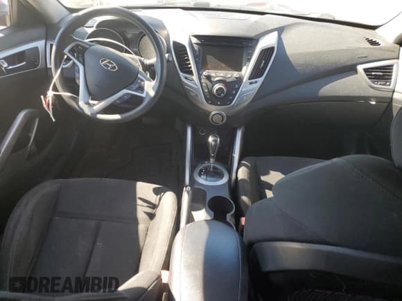 ✅ 2016 Hyundai Veloster • VIN: KMHTC6AD4GU274616 • Lot: 75307994. Wystawiony na Copart z przebiegiem 160 928 mil. Bezpłatny archiwum sprzedaży aukcyjnych z USA i szczegółowy raport historii pojazdu na DreamBid. Zdjęcie 8.