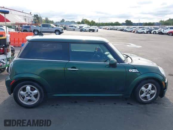 2011 MINI Hardtop with VIN WMWSU3C58BT091720, listed as a IAAI auction lot 42875190 with 60,918 mi miles and . Bid and sale history available at DreamBid. Image 13.
