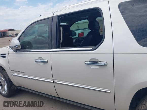 ✅ 2013 Cadillac Escalade ESV Platinum Edition • VIN: 1GYS4KEF8DR232041 • Lot: 42964942. Listed on IAAI with 198,664 mi. Free auction sales archive from the USA and detailed vehicle history report at DreamBid. Image 14.