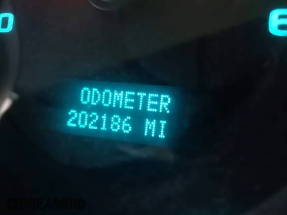 2008 Chevrolet Silverado 1500 Work Truck z VIN 1GCEC14XX8Z192206, wystawiony jako IAAI lot #43172347 z przebiegiem 202 186 mil mil oraz . Historia ofert i sprzedaży dostępna na DreamBid. Obrazek 15.