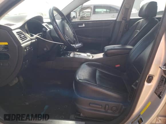 2013 Hyundai Genesis 3.8L z VIN KMHGC4DD0DU233221, wystawiony jako Copart lot #72910394 z przebiegiem 240 699 mil mil oraz Szkoda całkowita • Salvage title. Historia ofert i sprzedaży dostępna na DreamBid. Obrazek 7.