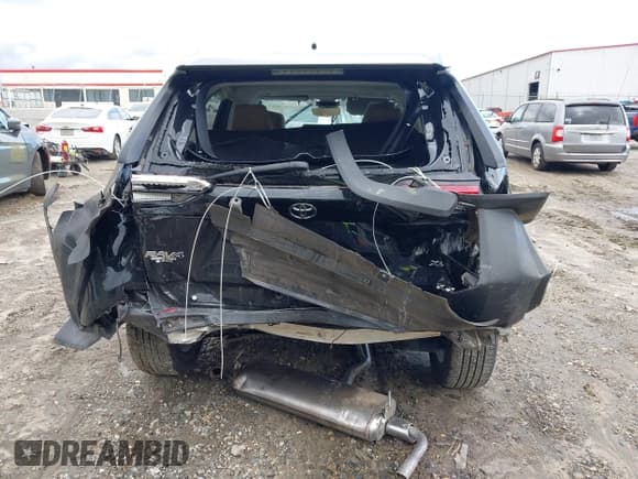 ✅ 2024 Toyota RAV4 XLE Premium • VIN: 2T3C1RFV7RW317400 • Lot: 43571076. Wystawiony na IAAI z przebiegiem 20 215 mil. Bezpłatny archiwum sprzedaży aukcyjnych z USA i szczegółowy raport historii pojazdu na DreamBid. Zdjęcie 16.