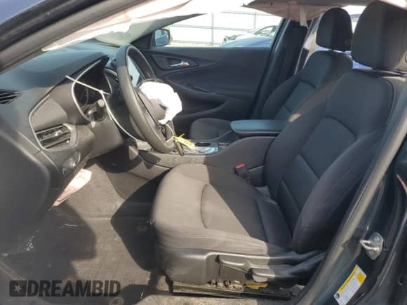 2019 Chevrolet Malibu LS z VIN 1G1ZB5STXKF111668, wystawiony jako Copart lot #82503555 z przebiegiem 129 027 mil mil oraz Nie do naprawy • Non repairable. Historia ofert i sprzedaży dostępna na DreamBid. Obrazek 7.