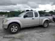 2011 Nissan Frontier SV z VIN 1N6AD0CU2BC435575, wystawiony jako Copart lot #59582965 z przebiegiem 186 973 mil mil oraz Szkoda całkowita • Salvage title. Historia ofert i sprzedaży dostępna na DreamBid. Obrazek 1.