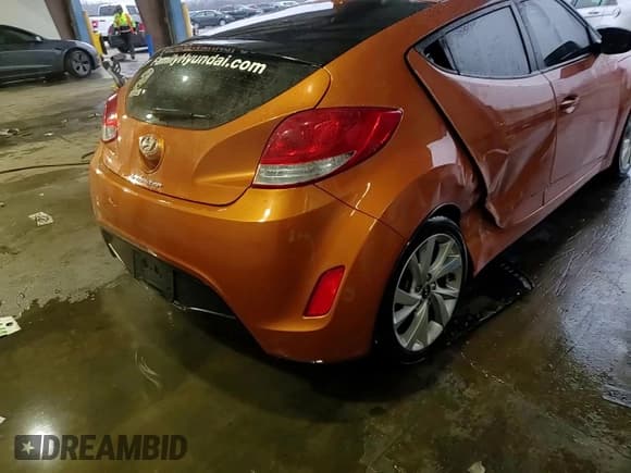 ✅ 2016 Hyundai Veloster • VIN: KMHTC6AD6GU301685 • Lot: 43147805. Wystawiony na Copart z przebiegiem 56 637 mil. Bezpłatny archiwum sprzedaży aukcyjnych z USA i szczegółowy raport historii pojazdu na DreamBid. Zdjęcie 13.
