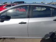 ✅ 2024 Nissan Versa S • VIN: 3N1CN8DV5RL848865 • Lot: 43705379. Wystawiony na IAAI z przebiegiem 53 550 mil. Bezpłatny archiwum sprzedaży aukcyjnych z USA i szczegółowy raport historii pojazdu na DreamBid. Zdjęcie 14.