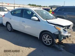 ✅ 2017 Nissan Versa S Plus • VIN: 3N1CN7AP4HL805780 • Lot: 43447789. Wystawiony na IAAI z przebiegiem 153 188 mil. Bezpłatny archiwum sprzedaży aukcyjnych z USA i szczegółowy raport historii pojazdu na DreamBid. Zdjęcie 1.