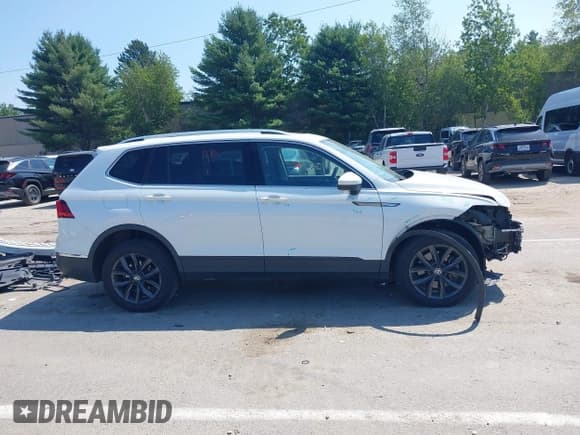 ✅ 2022 Volkswagen Tiguan SE • VIN: 3VV2B7AX2NM096940 • Lot: 42850064. Wystawiony na IAAI z przebiegiem 52 304 mil. Bezpłatny archiwum sprzedaży aukcyjnych z USA i szczegółowy raport historii pojazdu na DreamBid. Zdjęcie 14.