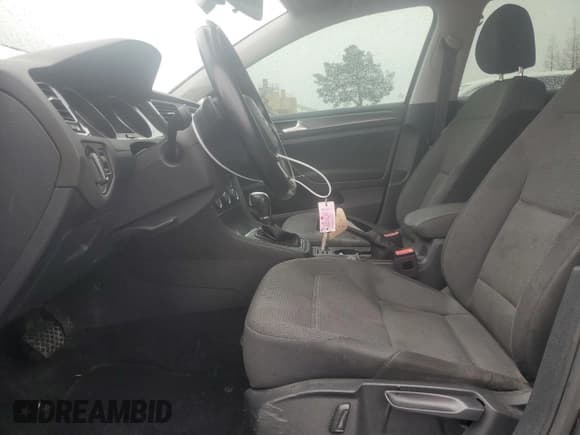 ✅ 2018 Volkswagen Golf S • VIN: 3VW117AUXJM752313 • Lot: 44076685. Wystawiony na Copart z przebiegiem 105 527 mil. Bezpłatny archiwum sprzedaży aukcyjnych z USA i szczegółowy raport historii pojazdu na DreamBid. Zdjęcie 7.