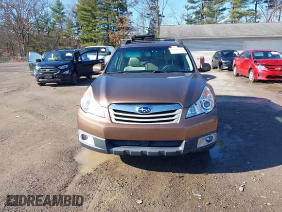 ✅ 2011 Subaru Outback Premium • VIN: 4S4BRCGC4B3376035 • Lot: 43713714. Listed on IAAI with 158,252 mi. Free auction sales archive from the USA and detailed vehicle history report at DreamBid. Image 12.