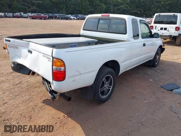 ✅ 2004 Toyota Tacoma • VIN: 5TEVL52N44Z309107 • Lot: 43169963. Listed on IAAI with 205,350 mi. Free auction sales archive from the USA and detailed vehicle history report at DreamBid. Image 4.