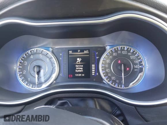 ✅ 2015 Chrysler 200 Limited • VIN: 1C3CCCAB8FN557700 • Lot: 43540085. Wystawiony na IAAI z przebiegiem 131 231 mil. Bezpłatny archiwum sprzedaży aukcyjnych z USA i szczegółowy raport historii pojazdu na DreamBid. Zdjęcie 7.