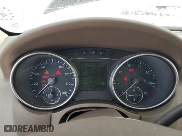 ✅ 2006 Mercedes-Benz M 500 • VIN: 4JGBB75E66A017223 • Lot: 86215515. Listed on Copart with 226,287 mi. Free auction sales archive from the USA and detailed vehicle history report at DreamBid. Image 9.