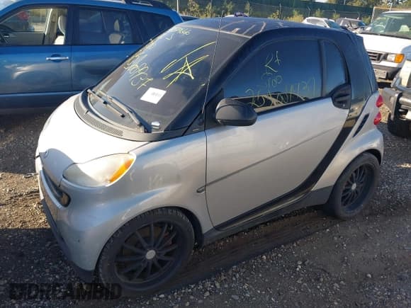 ✅ 2008 Smart fortwo Pure • VIN: WMEEJ31X28K119962 • Lot: 43379666. Wystawiony na IAAI z przebiegiem Nie podano. Bezpłatny archiwum sprzedaży aukcyjnych z USA i szczegółowy raport historii pojazdu na DreamBid. Zdjęcie 2.