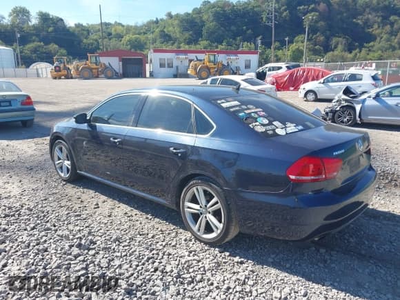 ✅ 2014 Volkswagen Passat SE • VIN: 1VWBT7A30EC035240 • Lot: 43354792. Listed on IAAI with 110,057 mi. Free auction sales archive from the USA and detailed vehicle history report at DreamBid. Image 3.